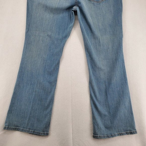 Levi 515 Jeans Women’s Boot Cut Embroidered on rear pockets Blue Size 14 Short - Picture 10 of 12